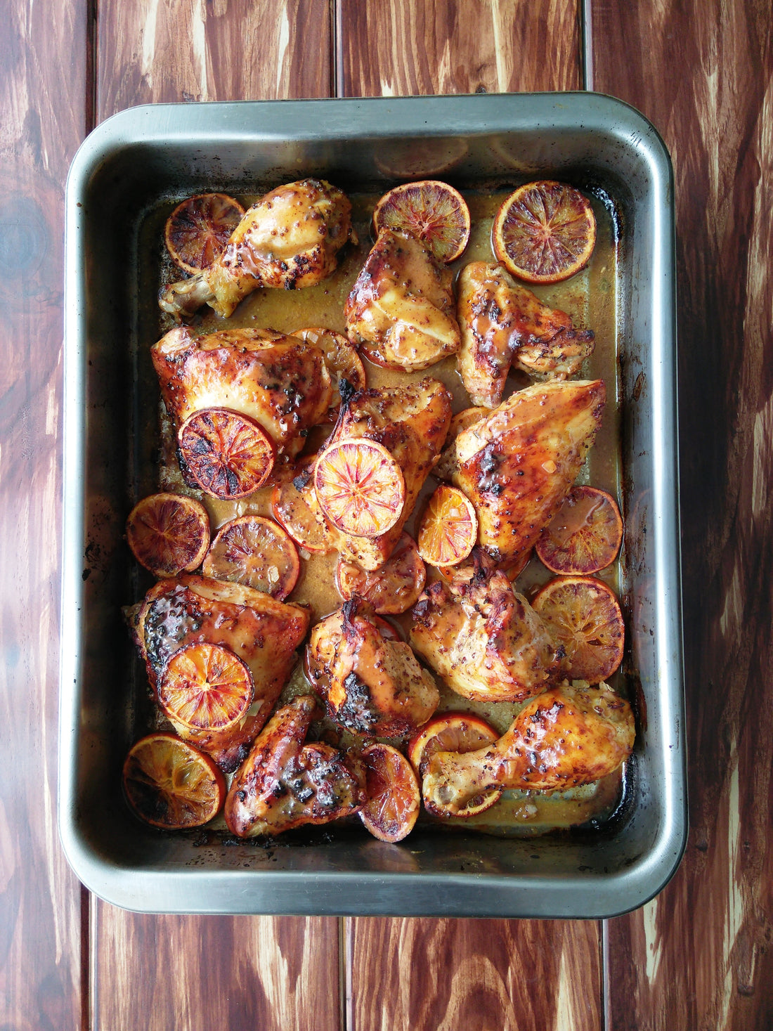 Pollo al horno con naranja sanguina y patatas ecológicas dorado y jugoso