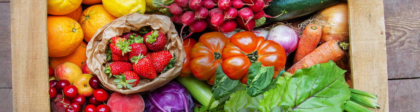 Detalle de frutas y verduras ecológicas de temporada