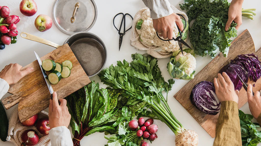Detalle de frutas y verduras ecológicas de temporada